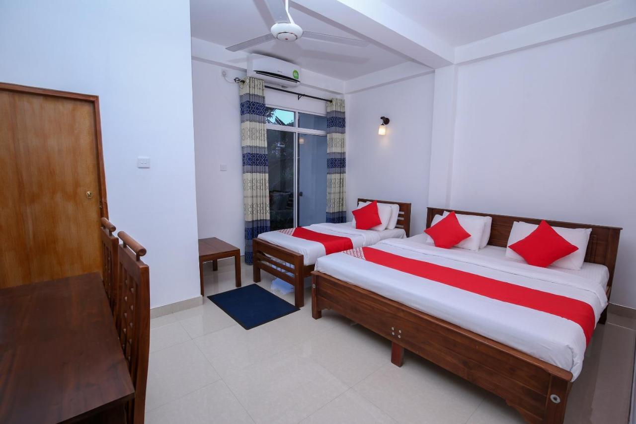 Oyo 438 Sarala Residence Hotel Kandy Extérieur photo