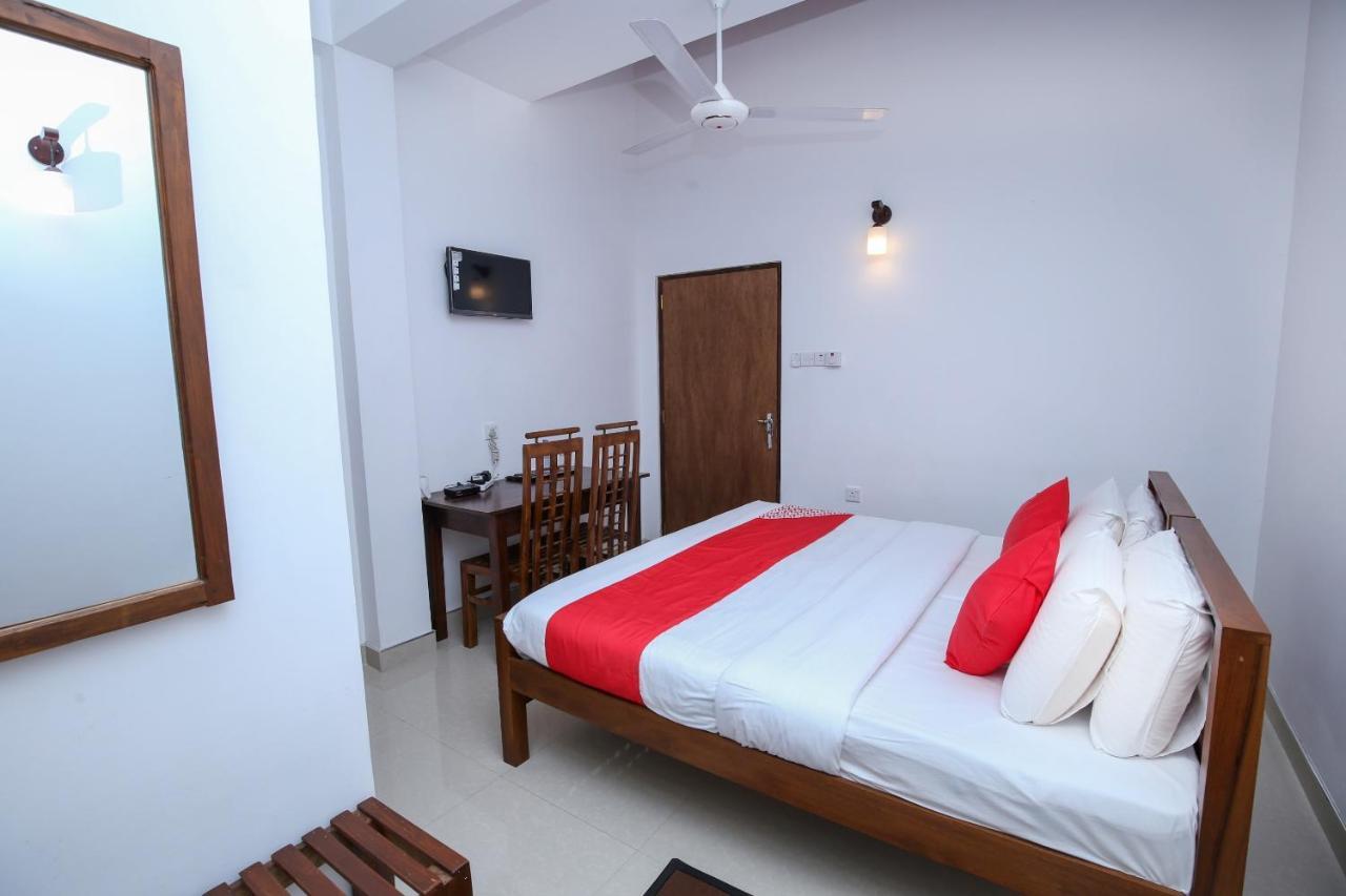 Oyo 438 Sarala Residence Hotel Kandy Extérieur photo