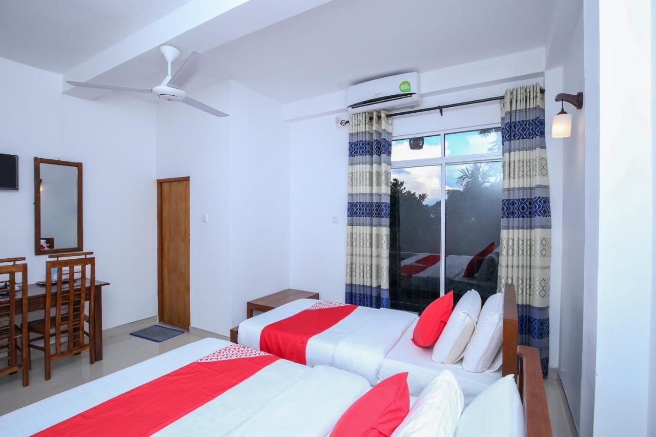 Oyo 438 Sarala Residence Hotel Kandy Extérieur photo