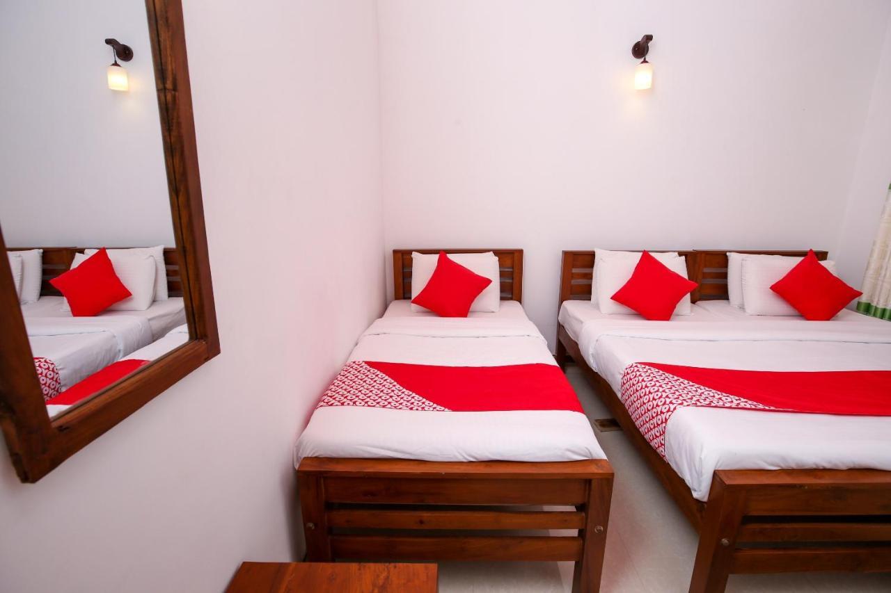 Oyo 438 Sarala Residence Hotel Kandy Extérieur photo