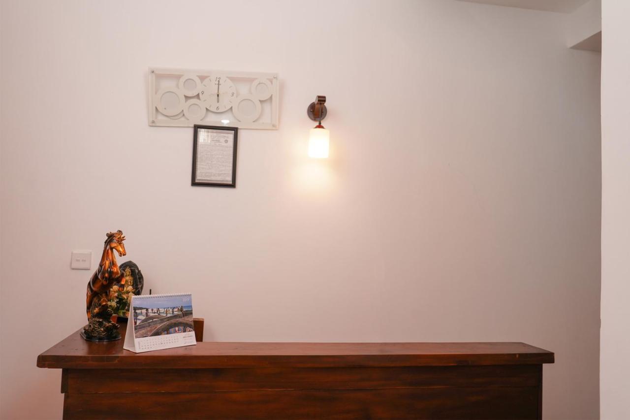 Oyo 438 Sarala Residence Hotel Kandy Extérieur photo