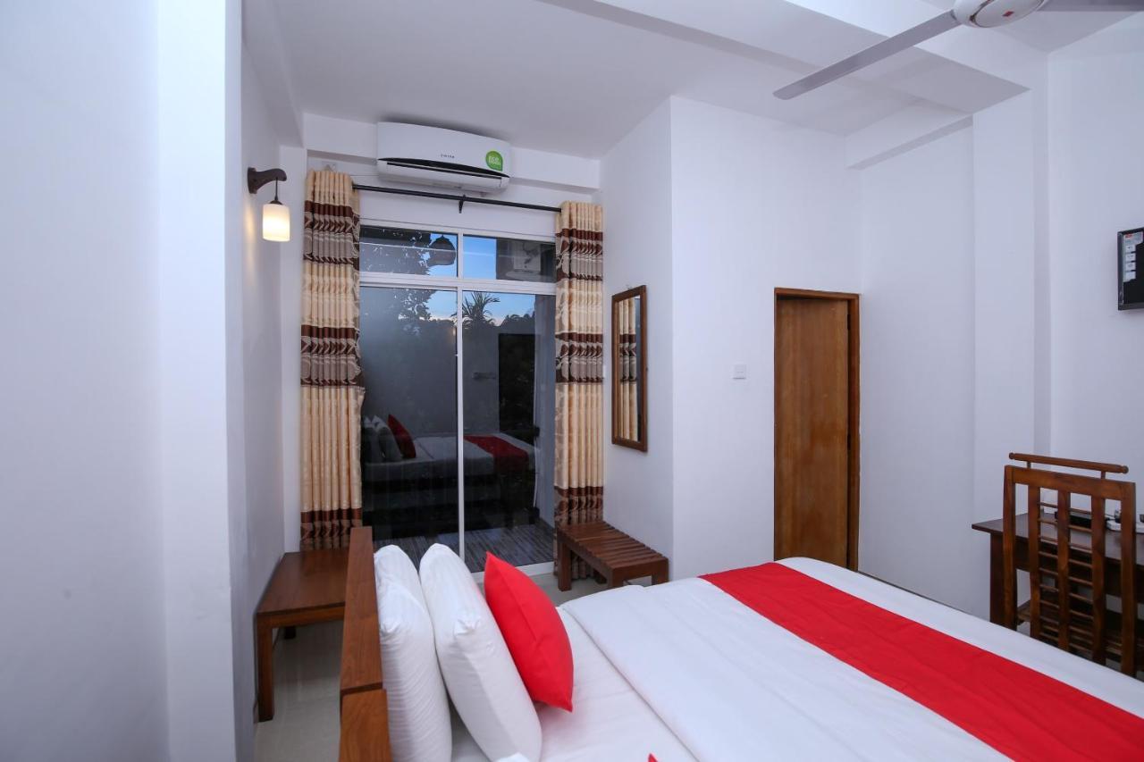 Oyo 438 Sarala Residence Hotel Kandy Extérieur photo