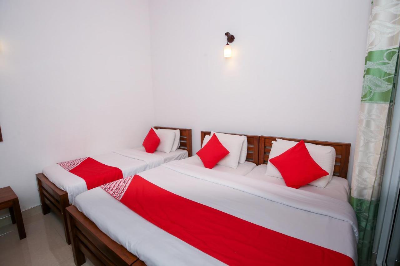 Oyo 438 Sarala Residence Hotel Kandy Extérieur photo