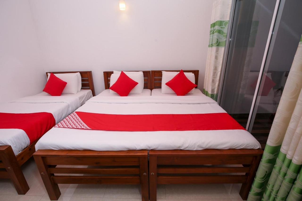 Oyo 438 Sarala Residence Hotel Kandy Extérieur photo