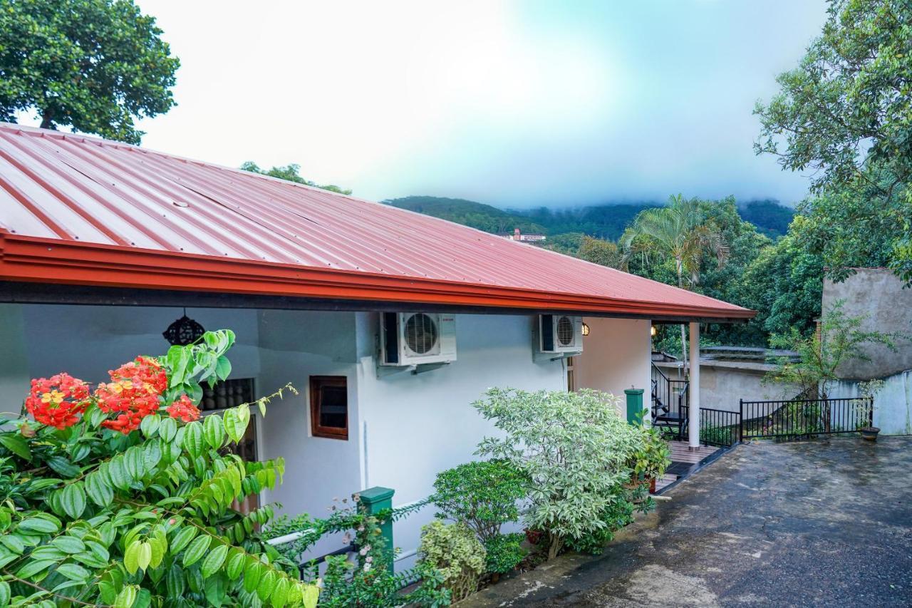 Oyo 438 Sarala Residence Hotel Kandy Extérieur photo
