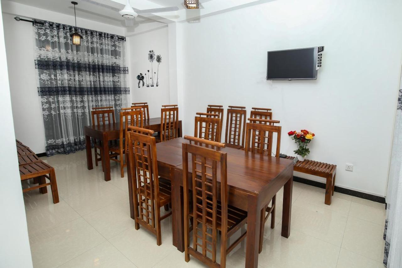 Oyo 438 Sarala Residence Hotel Kandy Extérieur photo